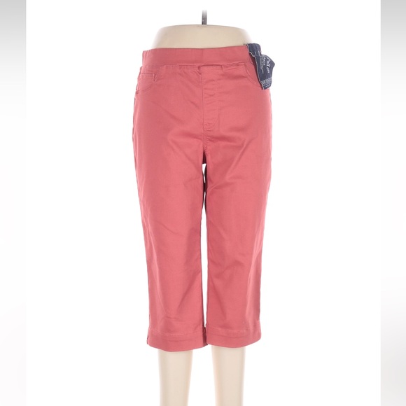 sound/style by Beau Dawson Pants - NWT Chic Pink Capris for Women